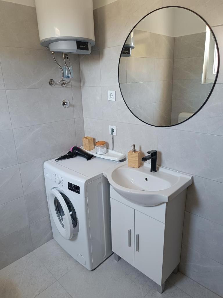 Apartment Dragana, Jezera, Island Murter Eksteriør billede