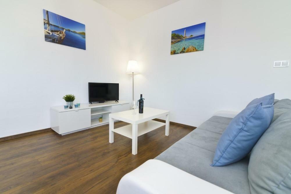 Apartment Dragana, Jezera, Island Murter Eksteriør billede