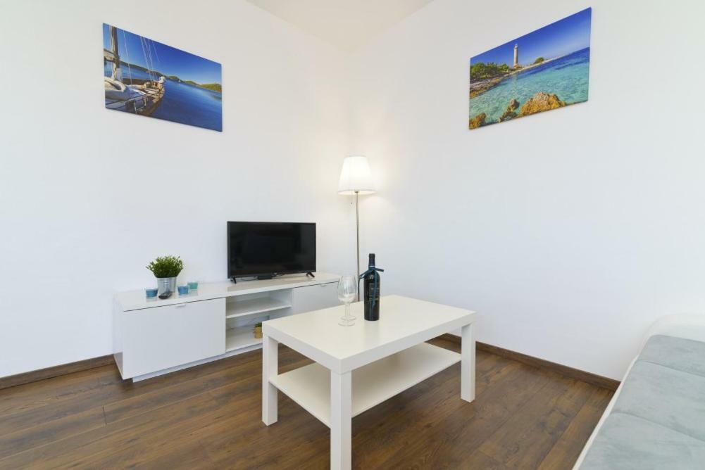 Apartment Dragana, Jezera, Island Murter Eksteriør billede